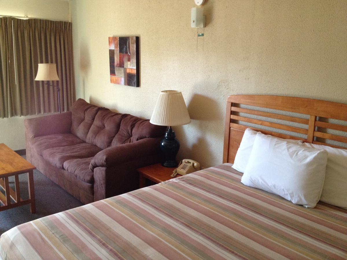 Dinner Bell Motel ดันเนลลอน ภายนอก รูปภาพ